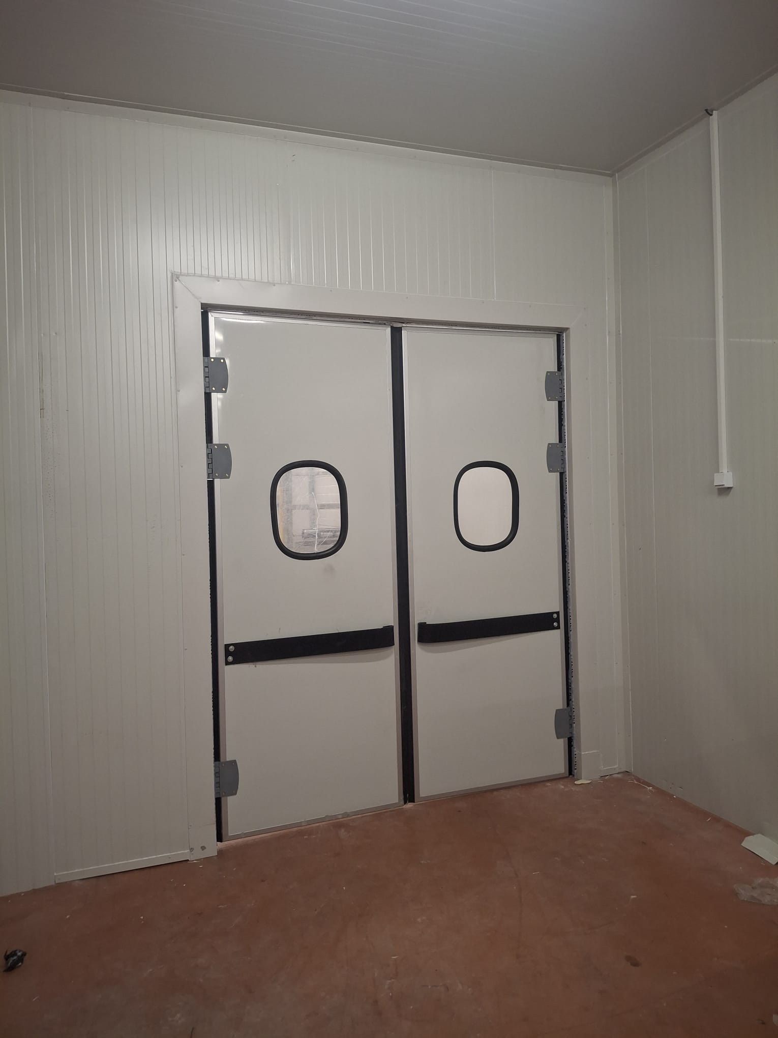 Kanatlı Bar Kapısı